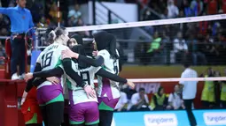 Jakarta Pertamina Enduro mendapatkan perlawanan sengit pada set kedua dan membuat mereka kalah dengan skor 22-25. Megawati dkk juga kembali tertinggal pada set ketiga melalui perlawanan sengit 23-25. (Dok. PBVSI)