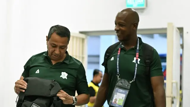Nolberto Solano dan Titus Bramble