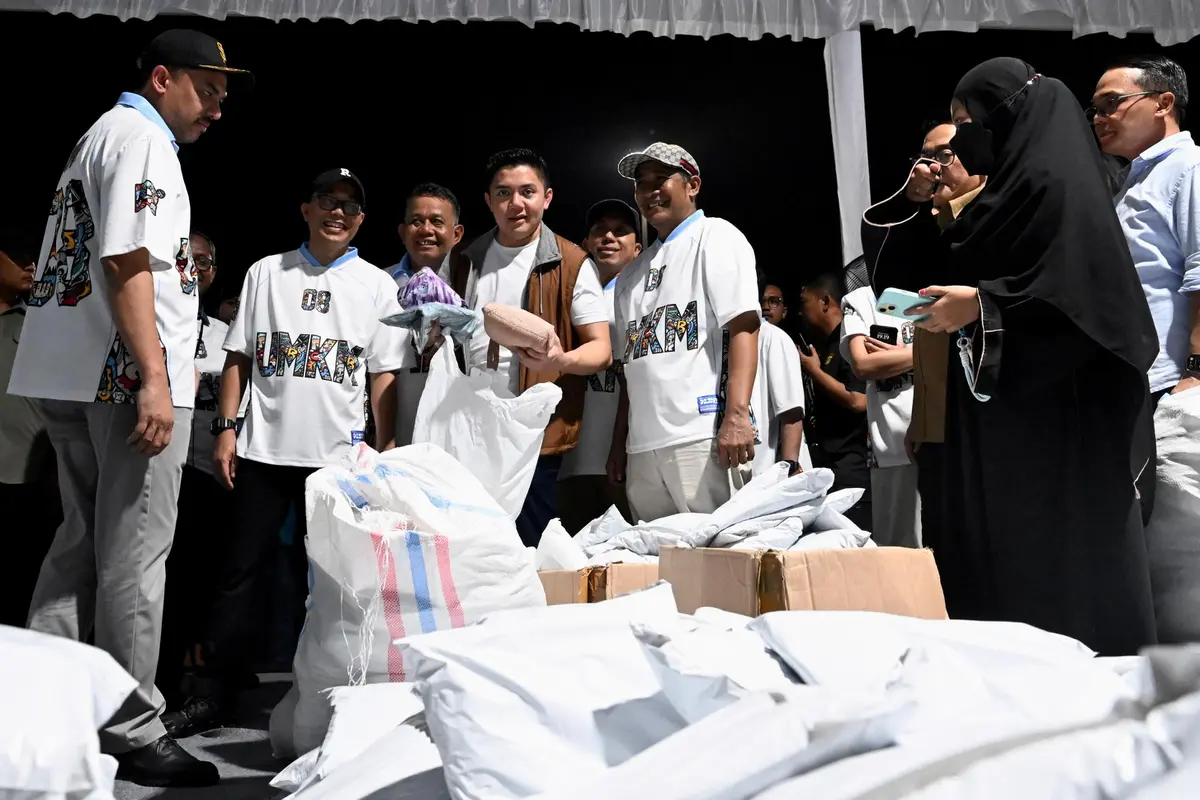 Presiden Prabowo Subianto menggelar bazar di Monas