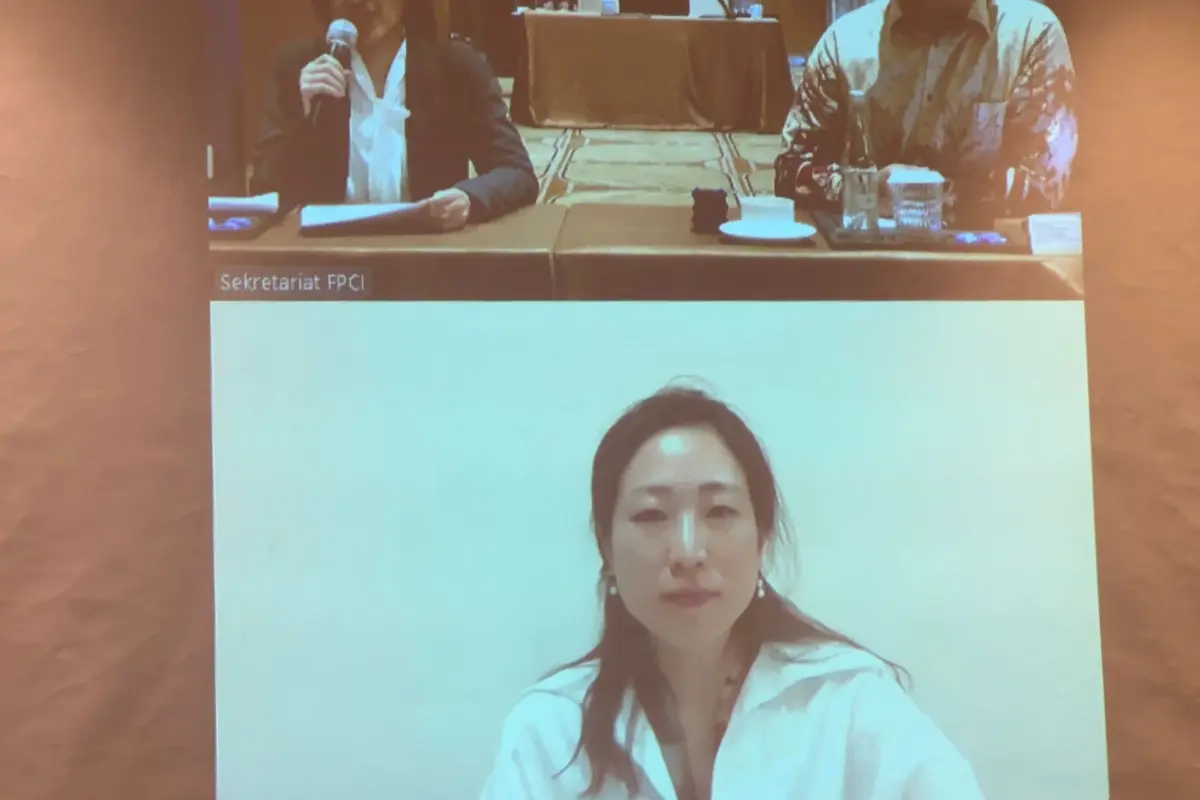 International Development Manager Korea Institute of Patent Information Janet Sohlhee Yu (bawah) dalam paparan kepada media peserta Indonesia-Korea Journalist Network 2024 (IKJN) yang diselenggarakan FPCI dan Korea Foundation, Kamis (10/10/2024).