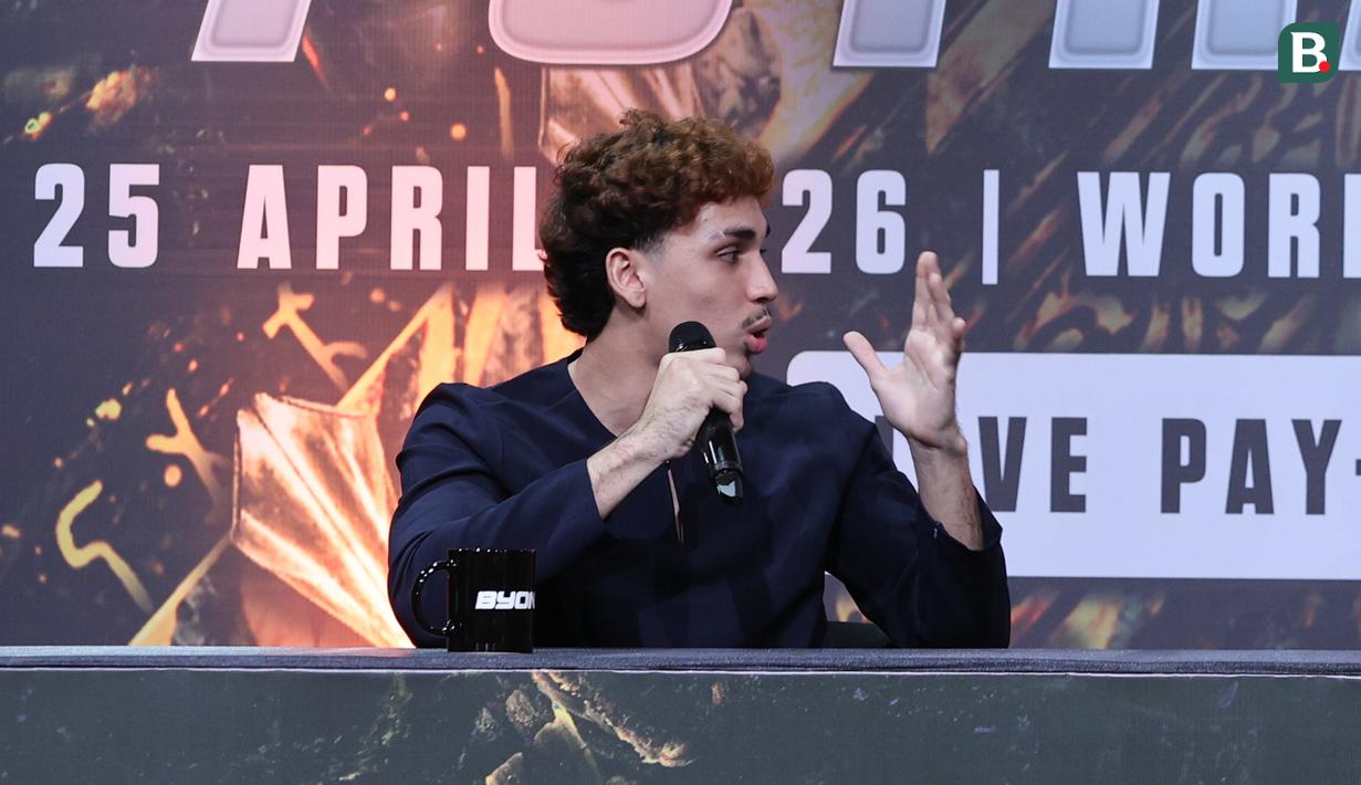 Petarung Malaysia, Putra Abdullah memberikan keterangan saat jumpa pers Byon Combat Showbiz Vol.7 di SCTV Tower, Jakarta, Kamis (12/3/2026). (Bola.com/M Iqbal Ichsan)