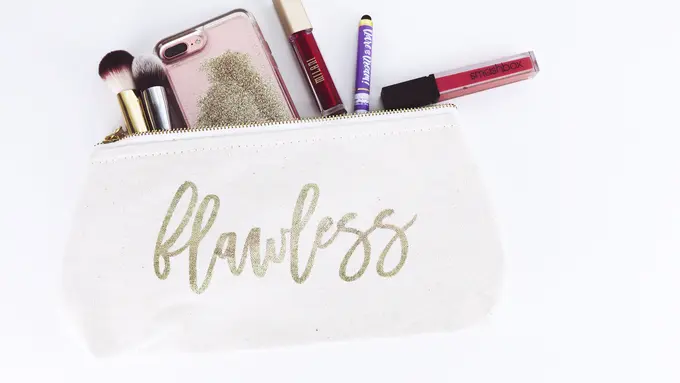 Ilustrasi pouch makeup