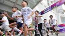 Sejumlah anak mengikuti lomba lari Kids Color Run di Pacific Garden, Alam Sutera, Tangerang, Minggu (9/6/2024). (Bola.com/M Iqbal Ichsan)