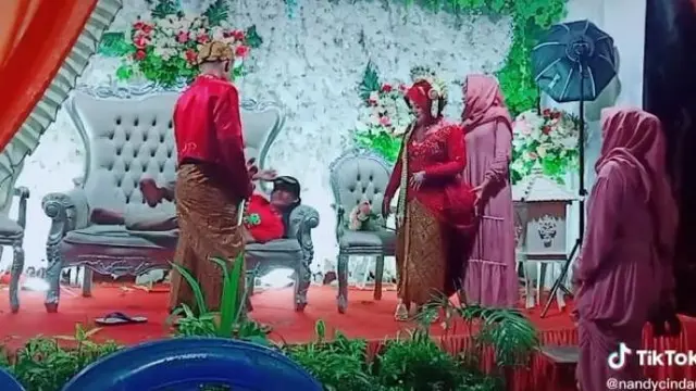 Tidur di Pelaminan Orang