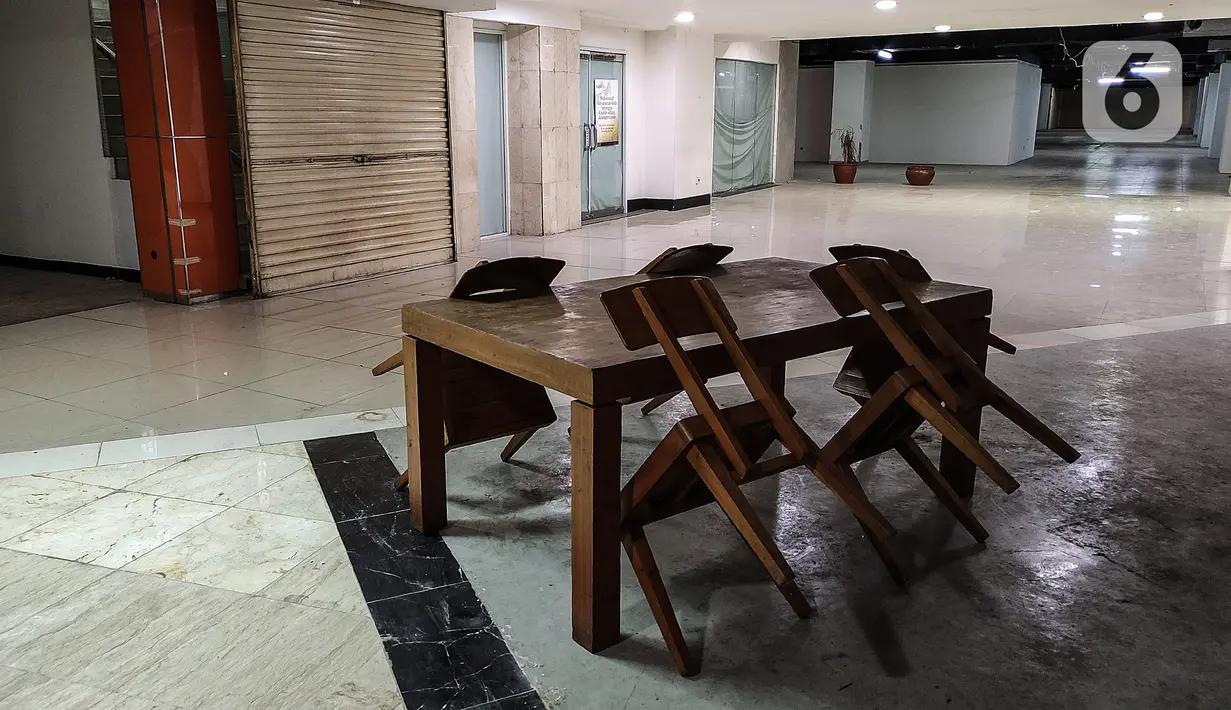 Suasana Mal Pasaraya Blok M, Jakarta, Minggu (20/11/2022). Direktur Eksekutif Institute for Development of Economic and Finance (Indef) Tauhid Ahmad memandang ada kemungkinan resesi ekonomi pada 2023. Dia memandang, kemungkinan paling dekatnya adalah tingkat inflasi yang lebih tinggi dari besaran pertumbuhan ekonomi. (Liputan6.com/Johan Tallo)