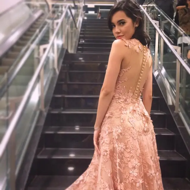 6 Potret Michella Putri Pakai Gaun Ini Memesona