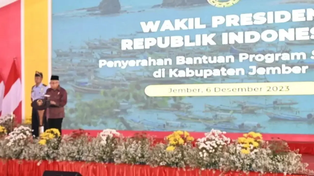 Wakil Presiden  Ma’ruf Amin saat acara penyerahan paket bantuan makanan untuk cegah stunting di Jember. (Istimewa)