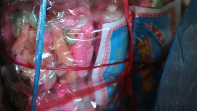 Makanan berpewarna tekstil beredar luas di Purbalingga. (Foto: Liputan6.com/Dinkominfo PBG/Muhamad Ridlo)