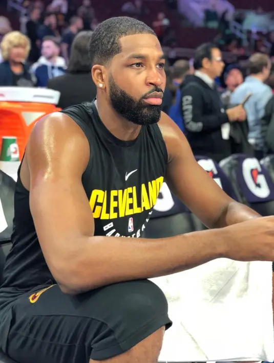 Dilansir dari HollywoodLfe, Tristan berharap bahwa Khloe akan melahiran sebelum ia harus bertanding basket lagi. (instagram/realtristan13)