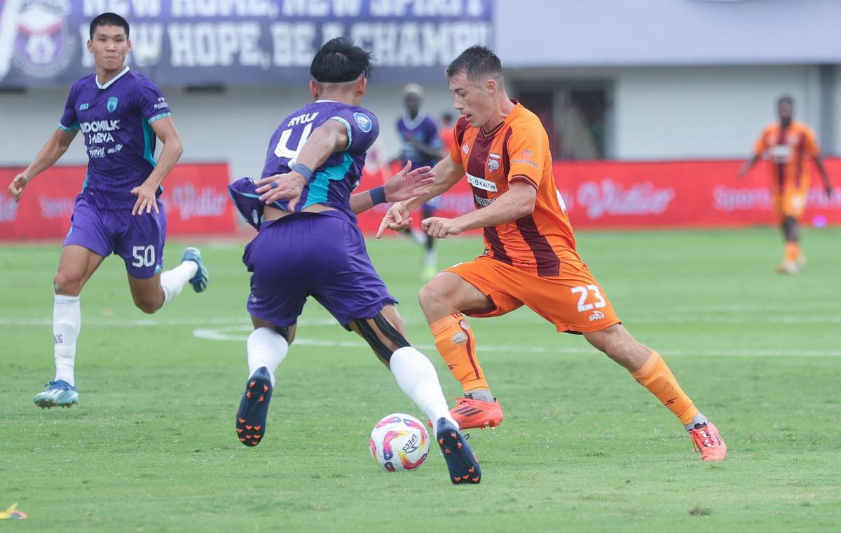 Foto: Di Kandang Sendiri, Persita Dikalahkan Borneo FC