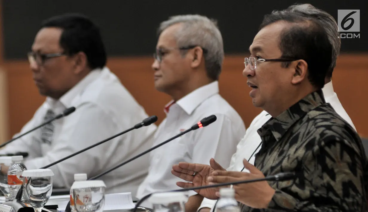 Wakil Ketua Badan Pemenangan (BPN) Prabowo-Sandi Priyo Budi Santoso memberikan keterangan usai menggelar rapat finalisasi debat capres-cawapres pertama di Gedung KPU, Jakarta, Senin (7/12). (Merdeka.com/ Iqbal S. Nugroho)