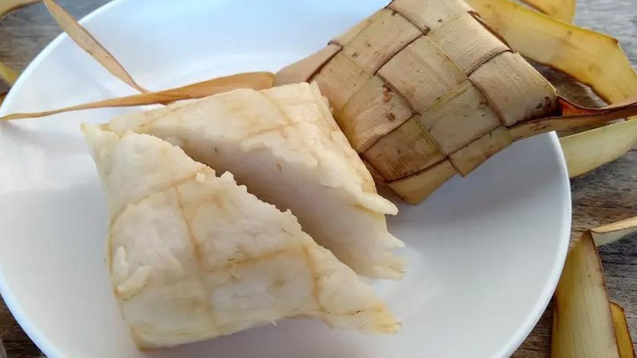Rahasia Memotong Ketupat Agar Tidak Lengket pada Pisau