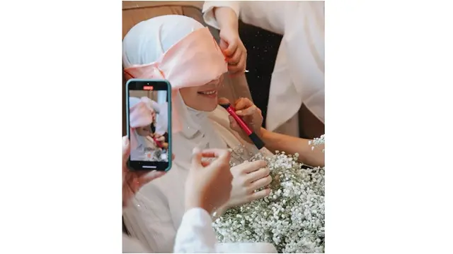 Bridal Shower keduanya ini, Citra Kirana tak terlihat cemong dan menor.