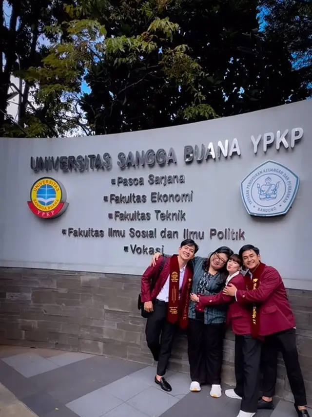 Perjalanan Chika Jessica, Dwi Andhika, dan Kiki Farel Raih Gelar Sarjana