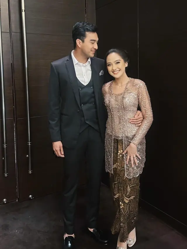 Anggika Bolsterli dan Omar