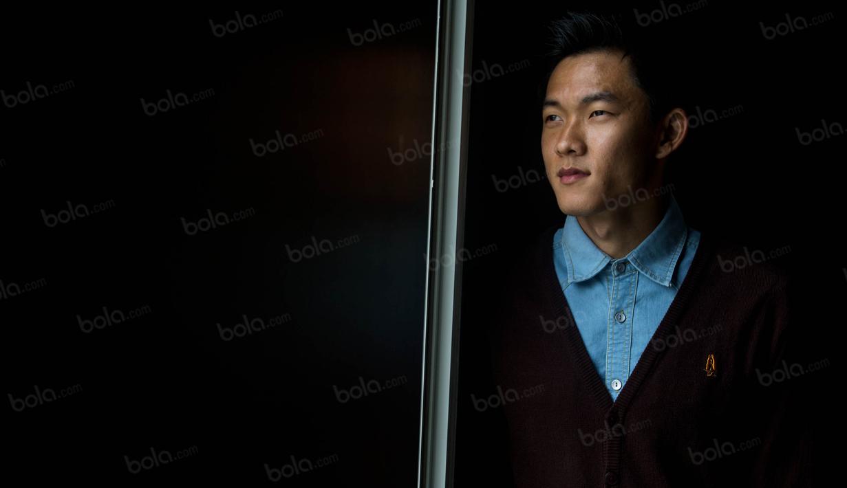 Sutanto Tan bermimpi bisa meneruskan kisah legendaris pesepak bola keturunan Tiongha, Tan Liong Hou. Idolanya itu dahulu juga bermain di Persija dan sempat memperkuat Timnas Indonesia di Olimpiade 1956. (Bola.com/Vitalis Yogi Trisna)