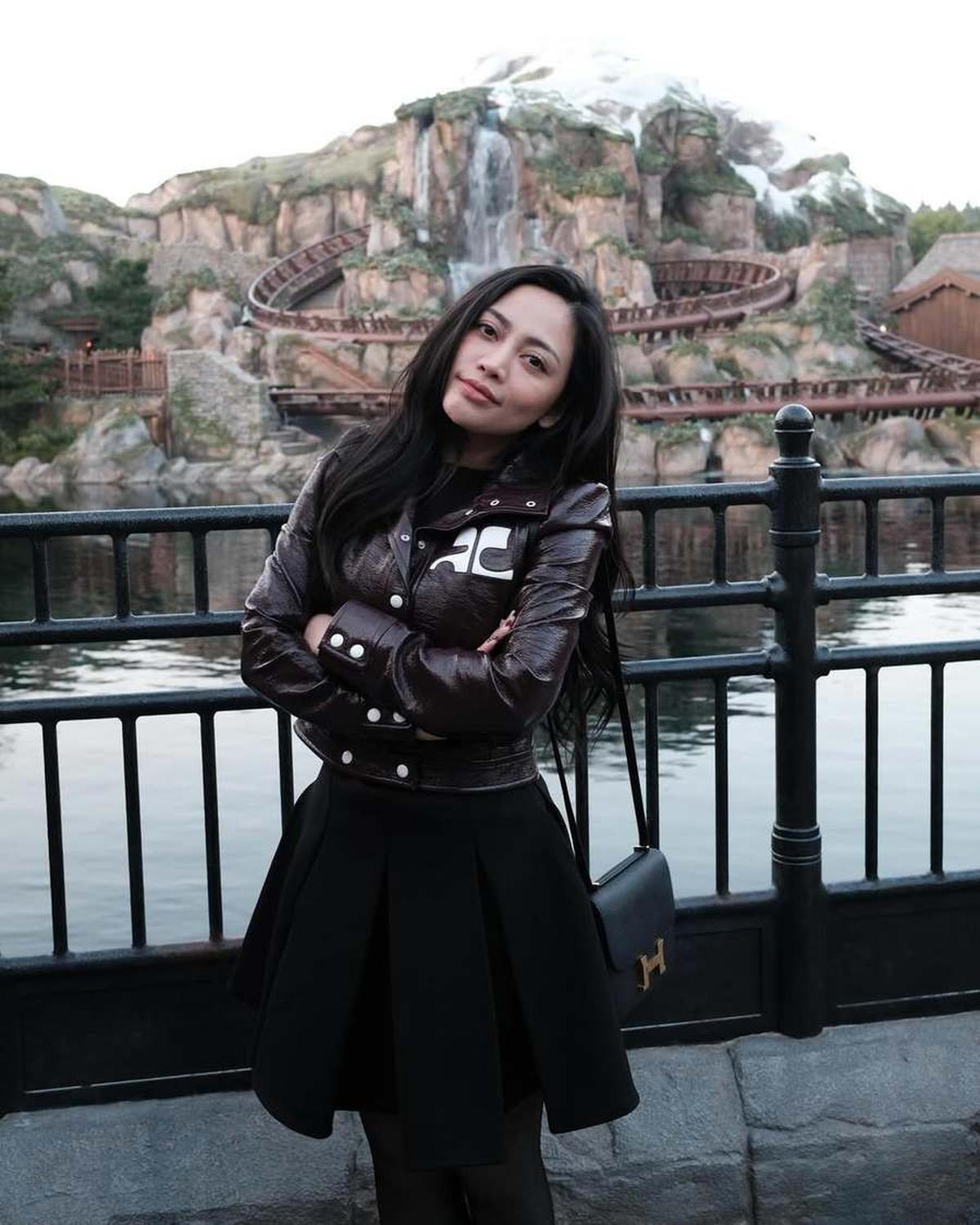 Potret Rachel Vennya Boyong Keluarga Liburan ke Hongkong, Berani Naik Wahana Roller Coaster