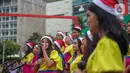 Grup vokal bernyanyi dalam acara Christmas Carol di Kawasan Bundaran HI, Jakarta, Kamis (22/12/2022). Pemerintah provinsi (Pemprov) DKI Jakarta kembali mengadakan Christmas Carol untuk merayakan Natal di Ibu Kota. Pagelaran ini diadakan mulai Rabu (21/12) hingga Jumat (23/12) dari pukul 15.30-17.30 WIB yang diselenggarakan di tiga titik, seperti Terowongan Kendal, kawasan Bundaran HI, dan Kota Tua. (Liputan6.com/Faizal Fanani)