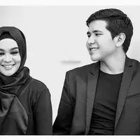 Haykal Kamil dan istrinya, Tantri Namirah, menikmati ramadhan tahun ini bersama-sama. Menjadi kali pertama bagi mereka menjalani bulan ramadhan sebagai sepasang suami dan istri.  (Instagram/haykalkamil)