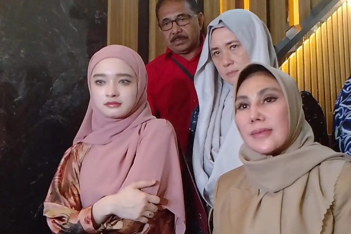 Inara Rusli menjalani pemeriksaan di Polda Metro Jaya, Kamis (13/7/2023).