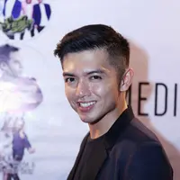 Selain piawai dalam akting, Nicky Tirta ternyata jago masak. Meski begitu, ia tidak mau disebut sebagai chef. (Nurwahyunan/Bintang.com)