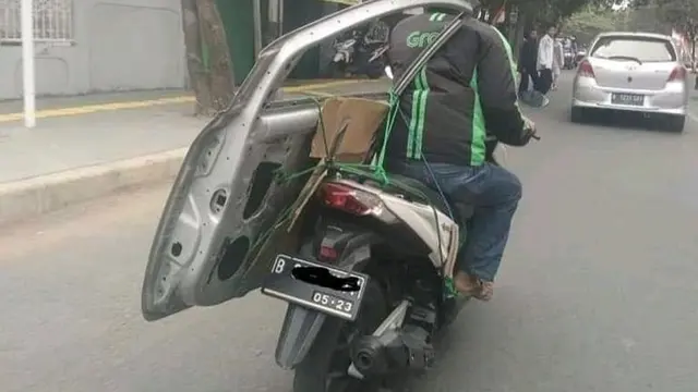 Viral Foto Ojol Bawa Orderan Barang Melebihi Kapasitas, Customer Dikritik Warganet
