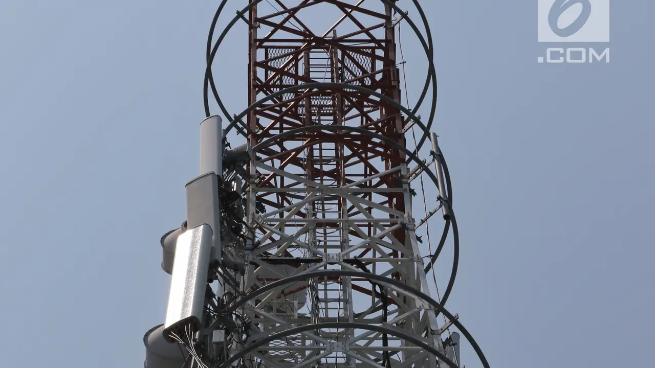 Melihat Perawatan Tower Telekomunikasi di Kepulauan Seribu