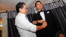 Donnie Ada Band saat fitting baju pernikahan di butik Brutus kawasan Jakarta Barat, Selasa (6/5/14). (Liputan6.com/Miftahul Hayat)