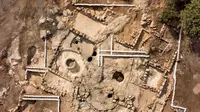 Para peneliti arkeologi menemukan peninggalan sebuah biara berusia 1.500 tahun.