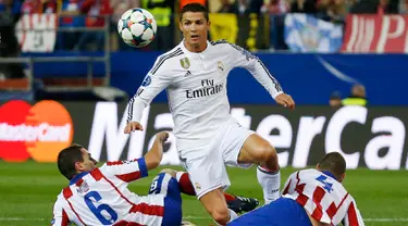 Duel panas terjadi di leg pertama perempat final Liga Champions antara Atletico Madrid dengan Real Madrid di Stadion Vicente Calderon, Spanyol, Rabu (15/4/2015) Atletico Madrid bermain imbang 0-0 dengan Real Madrid. (Reuters/Paul Hanna)