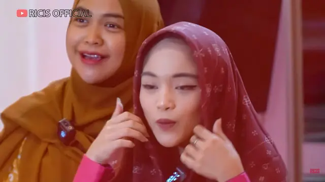 Jeje Kembaran Fuji Berhijab