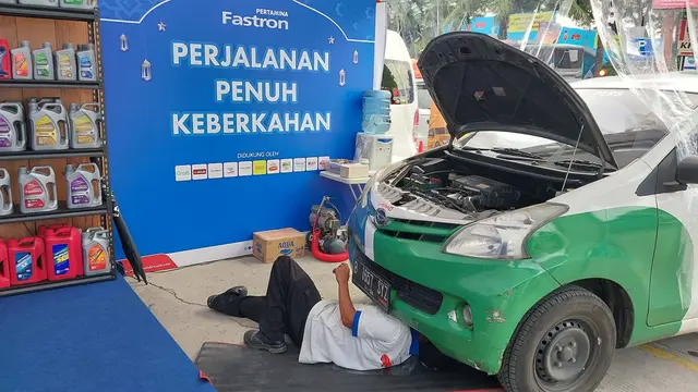 Posko Pertamina Siaga Fastron, di KM 57 Tol Jakarta-Cikampek, Senin (17/4/2023). PT Pertamina Lubricants membuka posko di sejumlah titik di jalur mudik lebaran 2023.