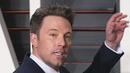 Bencana fashion memang bisa terjadi kapan saja, tak memilih wanita atau pria. Kapan terjadi dimana saja dan kapan saja, bahkan aktor tampan seperti Ben Affleck juga terkena dampaknya. (AFP/Bintang.com)