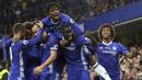 Para pemain Chelsea merayakan gol yang dicetak John Terry ke gawang Watford pada laga Premier League di Stadion Stamford Bridge, London, Senin (15/5/2017). Chelsea menang 4-3 atas Watford. (AP/Tim Ireland)