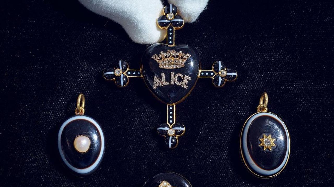 Koleksi Perhiasan Kedukaan Milik Ratu Victoria Bakal Dilelang, Harganya Diperkirakan Hanya Rp50 Juta