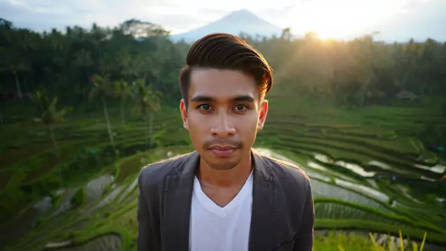 Gaya Rambut Pria Pendek Samping Comb Over/via Reve AI