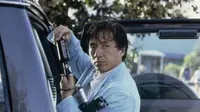 Jackie Chan dalam film First Strike. (IMDb/New Line Cinema)