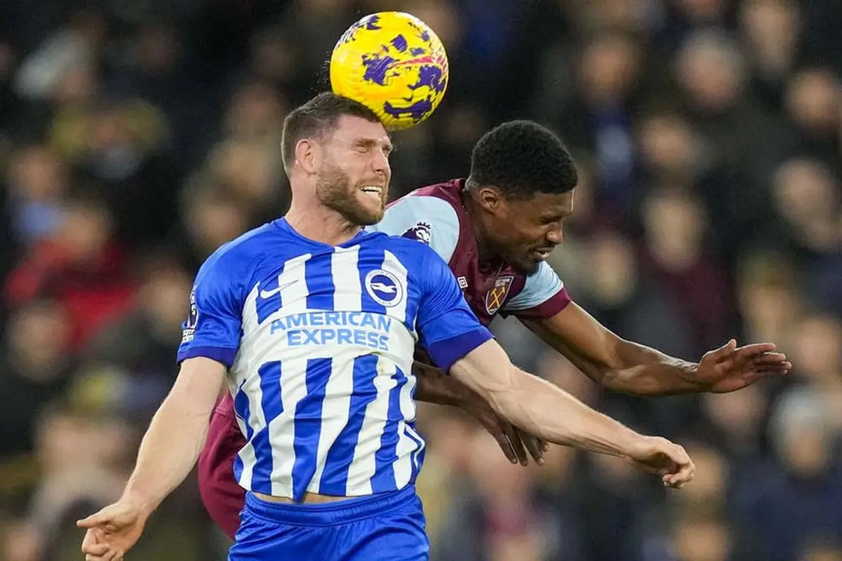 Foto: Momen James Milner Samai Rekor Penampilan Ryan Giggs di Liga Inggris