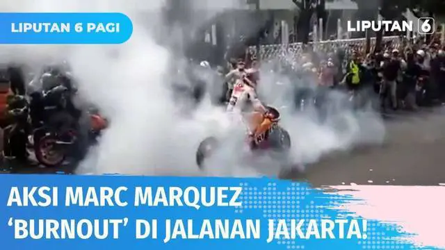 Parade MotoGP dari Istana Negara-Bundaran HI disambut antusias oleh warga bahkan ada yang hingga naik ke atas pagar demi melihat pembalap idolanya. Marc Marquez menunjukkan aksi ‘burnout’ bikin heboh.