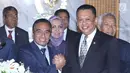 Ketua DPR RI, Bambang Soesatyo (kanan depan) bersalaman dengan Presiden Timor Leste Francisco Guterres Lu Olo usai pertemuan di Gedung MPR/DPR RI, Jakarta, Jumat (29/6). Pertemuan untuk meningkatkan hubungan baik. (Liputan6.com/Helmi Fithriansyah)