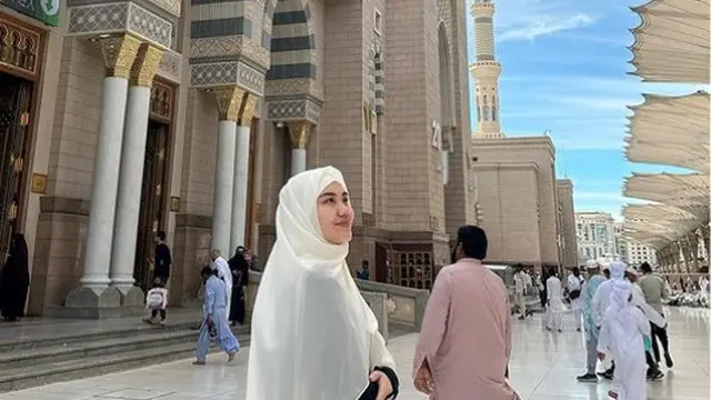 Aaliyah Massaid saat umrah (Instagram/aaliyah.massaid)