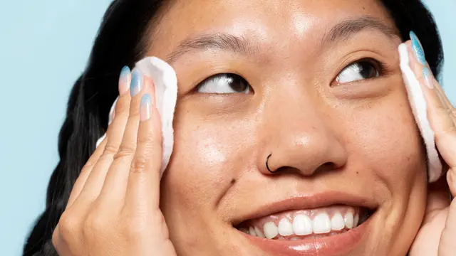 Ritual Pagi Refresh Cleanser Essence Sunscreen agar Kulit Berminyak Tampak Segar Seharian