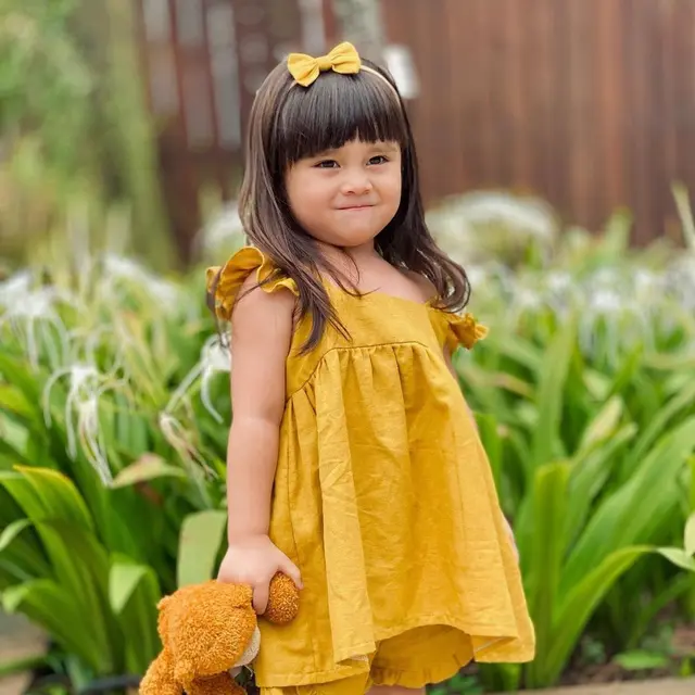 6 Potret Artis Cilik Niloufer Bahalwan, Perankan Si Bungsu di Film Keluarga Cemara 2