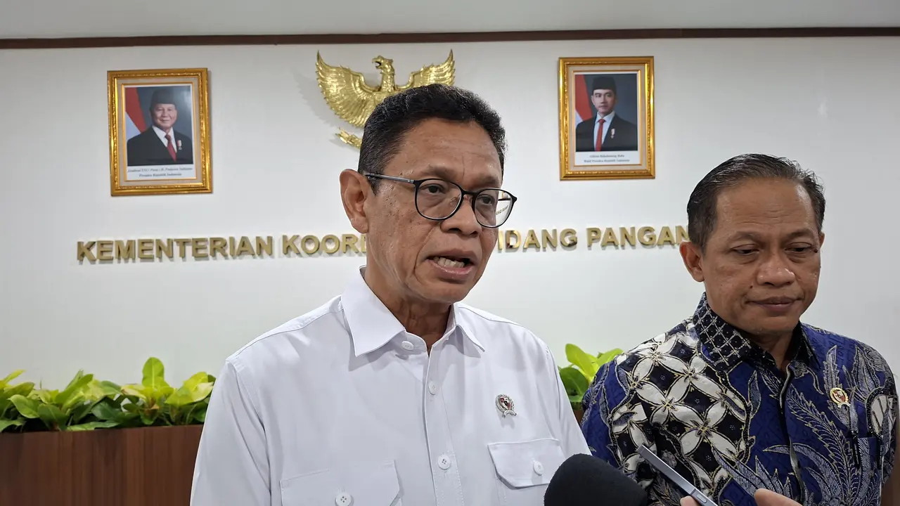 Wakil Menteri Energi dan Sumber Daya Mineral (ESDM), Yuliot Tanjung di Kantor Kemenko Bidang Pangan, Jakarta, Rabu (17/12/2025). (Liputan6.com/Arief)