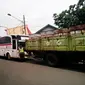 Saat libur akhir tahun, jalur arteri Purwakarta-Bandung, arah Jakarta menuju Bandung mengalami kemacetan panjang. (Liputan6.com/Abramena)