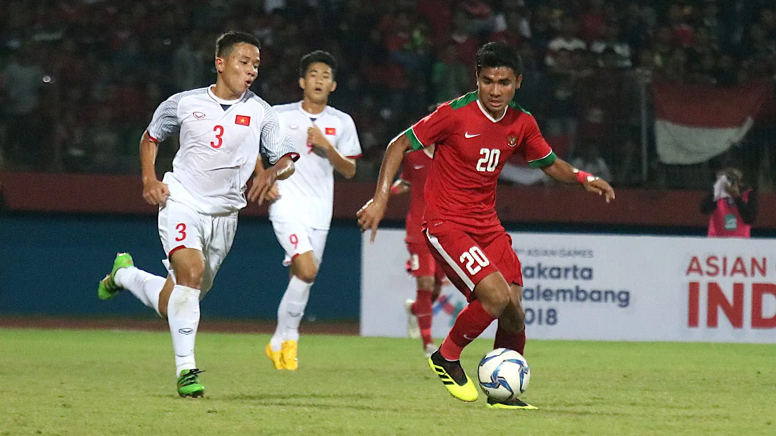 Duel Timnas Indonesia U-19 vs Vietnam di penyisihan Grup A Piala AFF U-19 2018 di Stadion Gelora Delta, Sidoarjo, Sabtu (7/7/2018). (Bola.com/Aditya Wany)