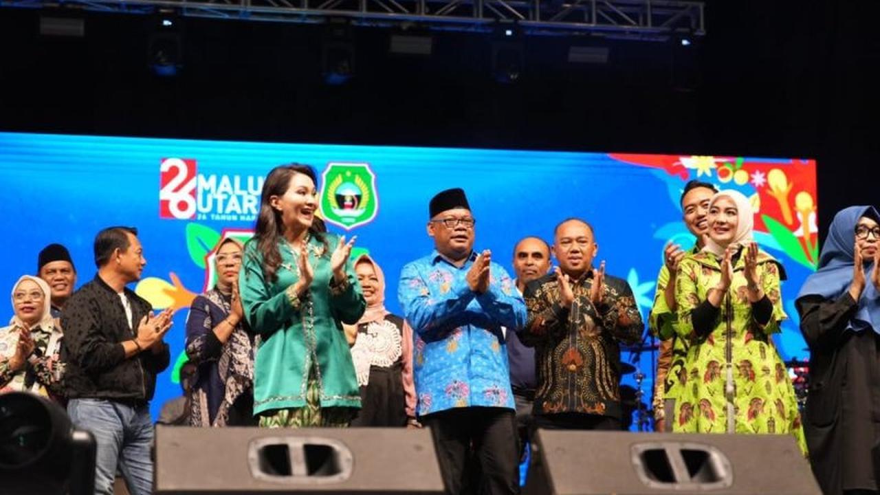 Ribuan Warga Terhipnotis, Pesta Rakyat Malut Sukses Rayakan Hari Jadi ke-26 dengan Gemerlap Artis Timur