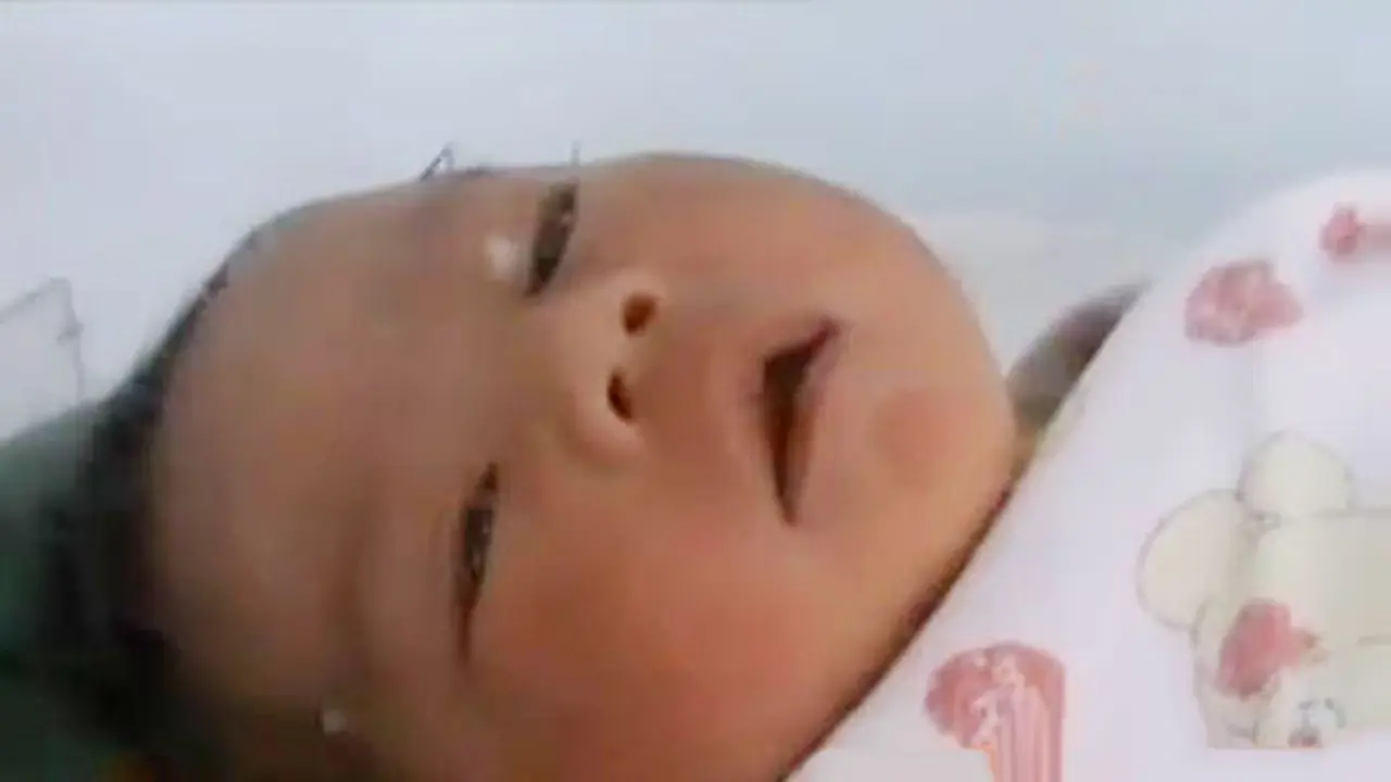 VIDEO: Warga Sumedang Temukan Bayi di Warung Tahu