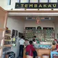 Kios tembakau Sepodo, yang menyediakan berbagai macam tembakau murni dan aroma. (Foto: Hermanto Asrori)