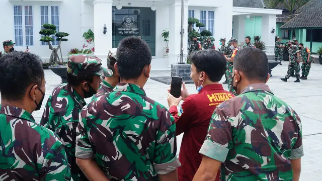 Para komandan rayon militer (Danramil) serta staf koramil, di bawah wilayah Komando Distrik Militer (Kodim) 0611/Garut, tengah mendapatkan materi teknologi informasi multimedia.